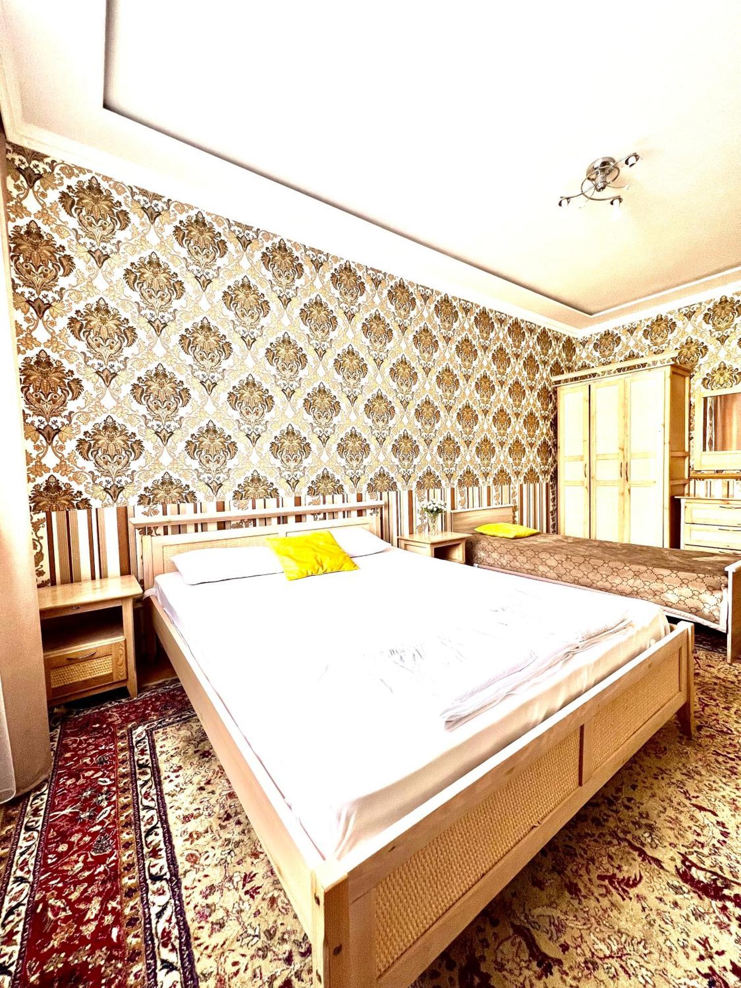 Apartment 241 уютная 3-комнатная возле байтерека 130 кв м с 3 кроватями и 2 диванами и 2 санузлами