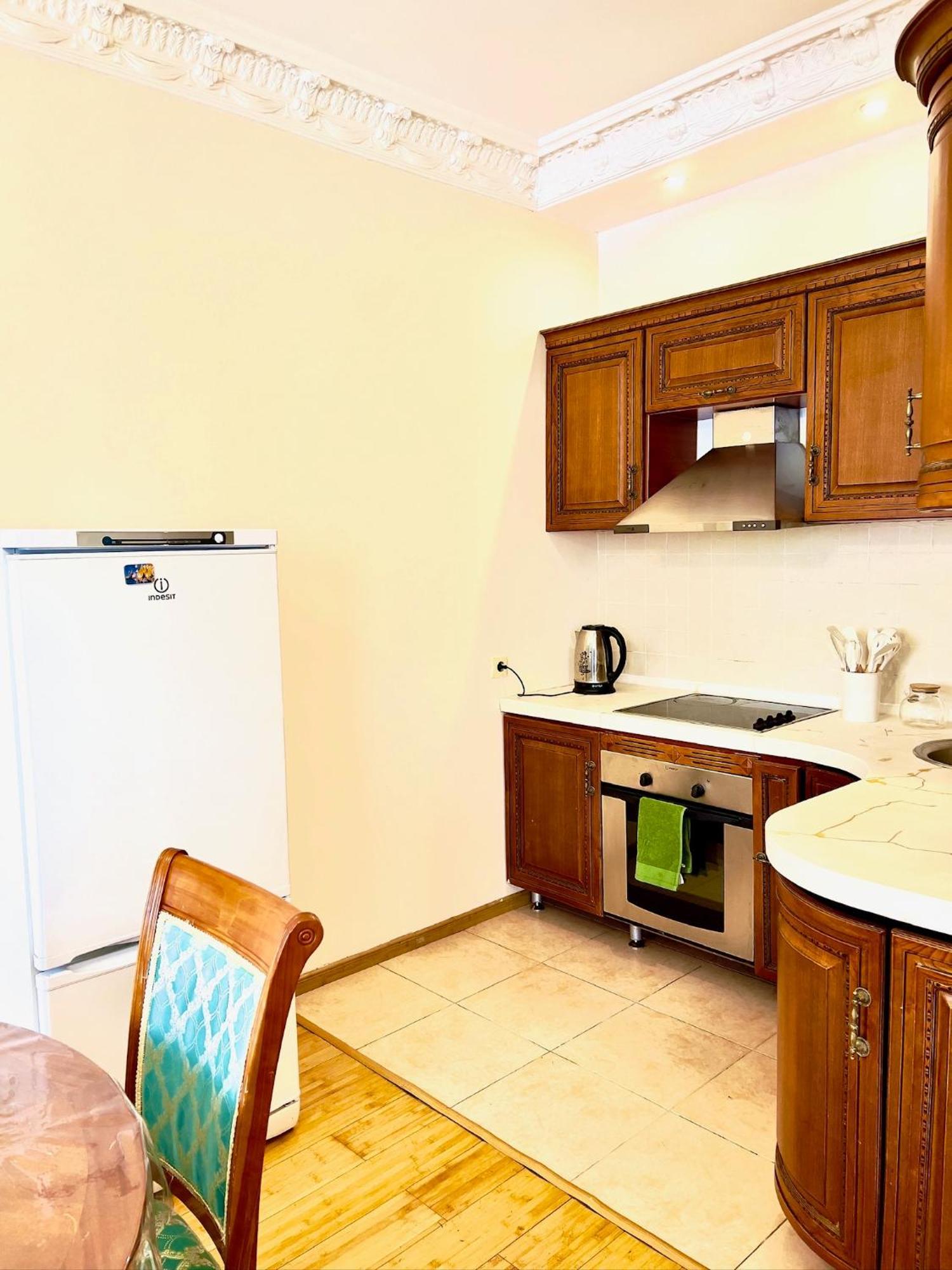 Apartment 241 уютная 3-комнатная возле байтерека 130 кв м с 3 кроватями и 2 диванами и 2 санузлами *